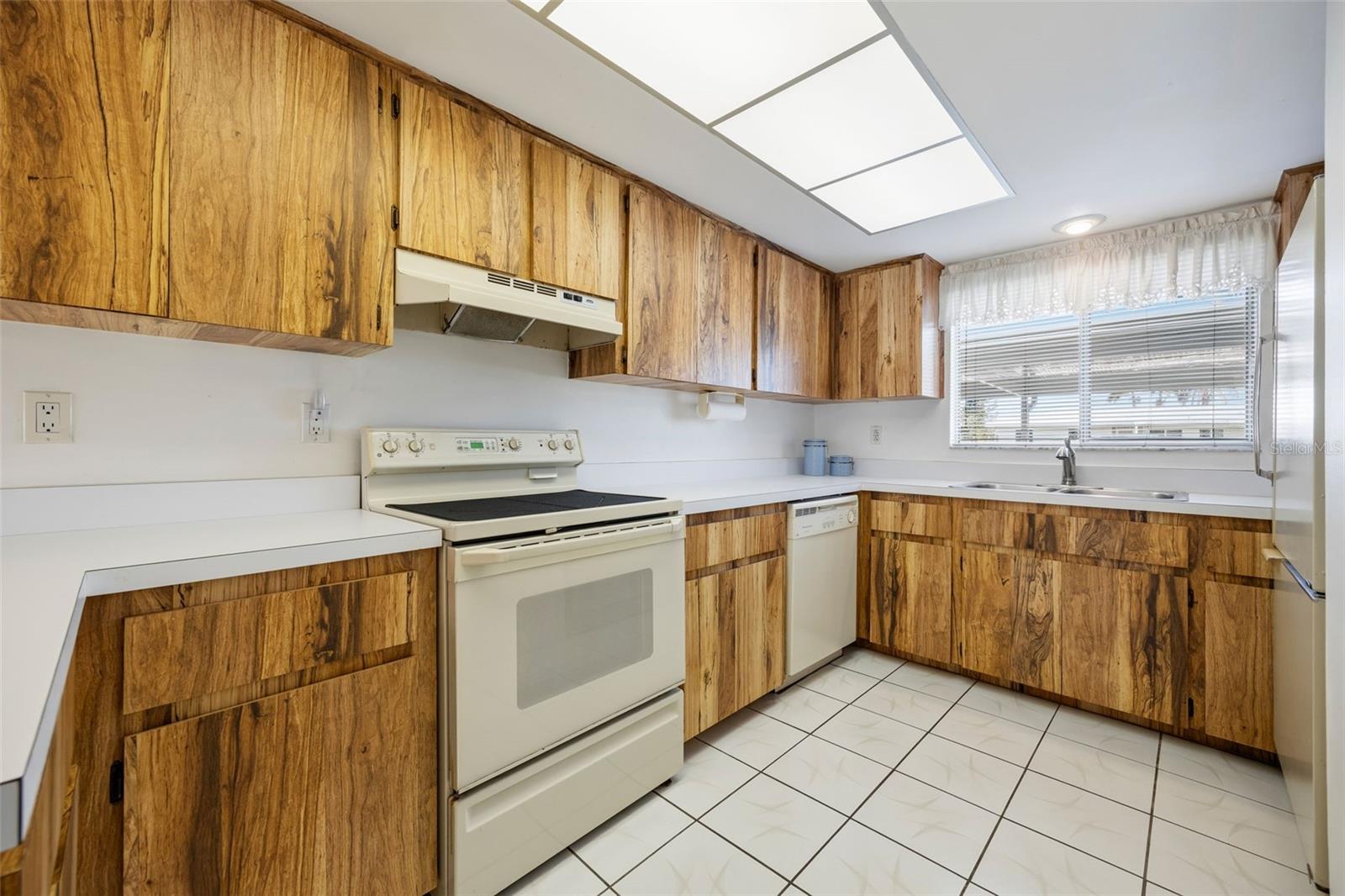 HARBOUR CASTLE CONDO - Residential