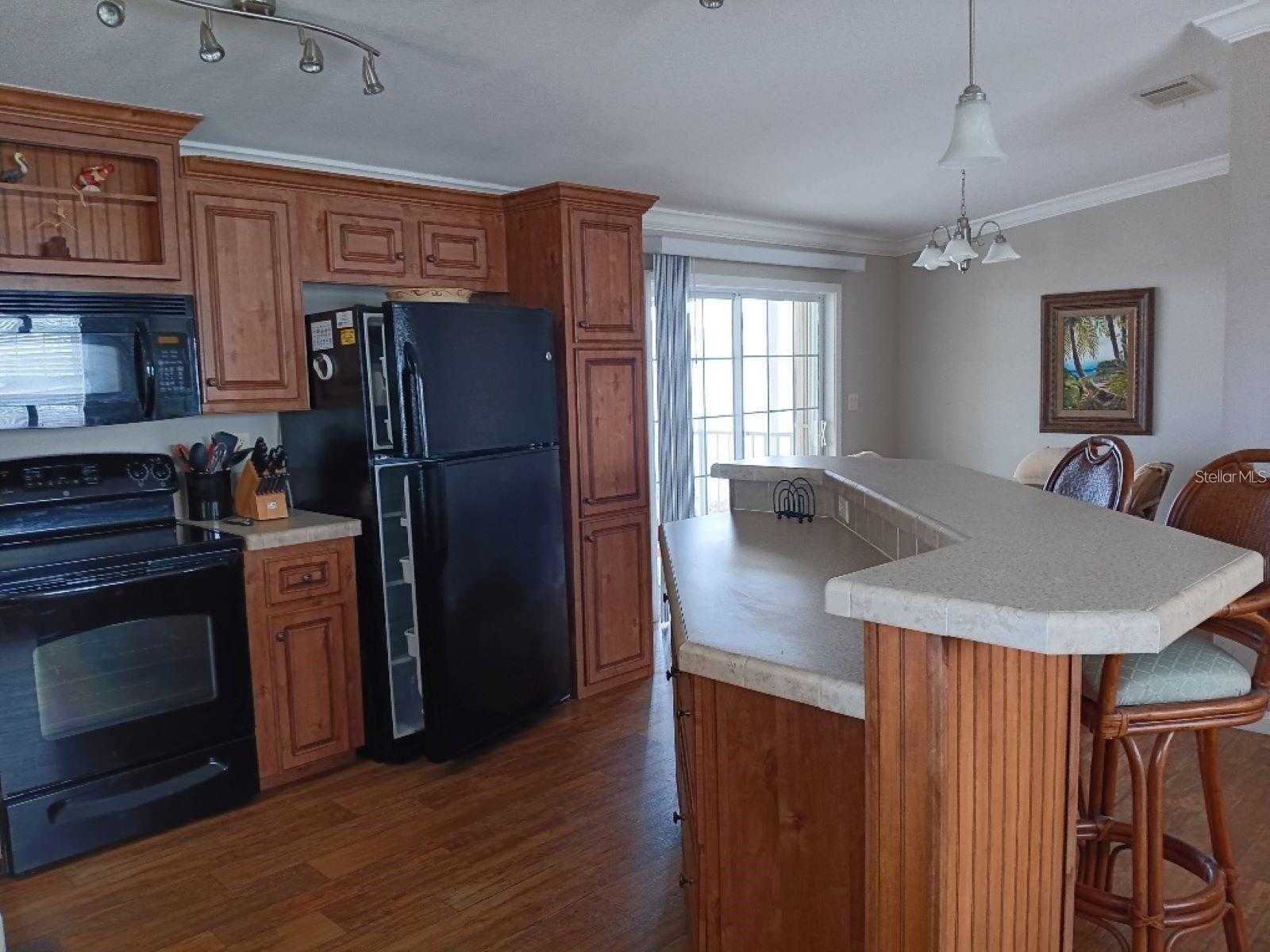 COUNTRY CLUB ESTATES - Residential