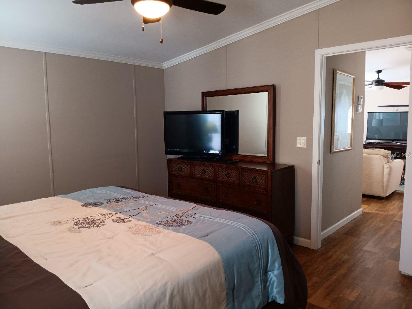 COUNTRY CLUB ESTATES - Residential