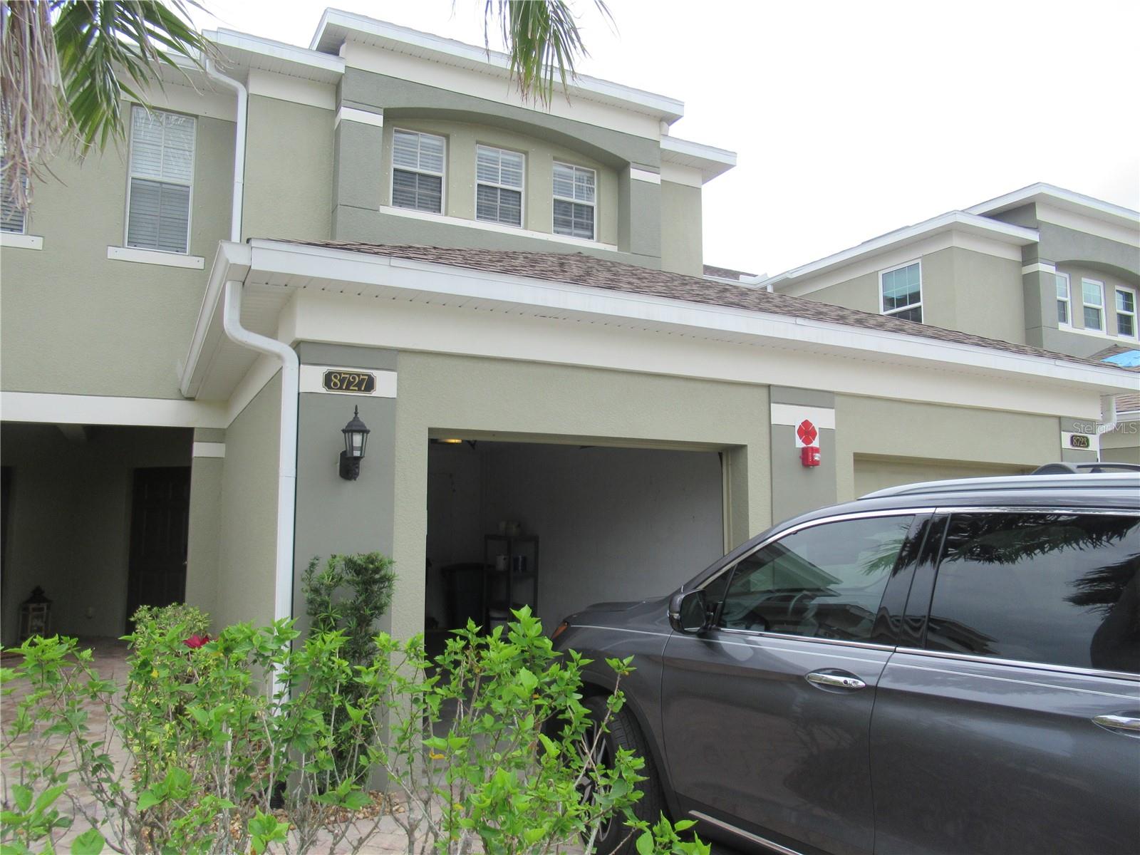 Welcome to this beautiful and freshly updated townhome located in the gated community of Palmer Oaks, within Sarasota’s desirable Palmer Ranch area. This spacious 2-bedroom, 2-bath home also features a flexible den that can serve as a third bedroom, home office, or game room.
The property is unfurnished and move-in ready starting August 1st. Inside, you’ll find high ceilings, an open-concept living and dining area, brand new vinyl flooring, and fresh interior paint throughout. Step out to your screened-in lanai with peaceful water views and a calming lake fountain – ideal for relaxing or entertaining.
VERY CLOSE TO SHOPPING CENTERS, EASY ACCESS TO I-75