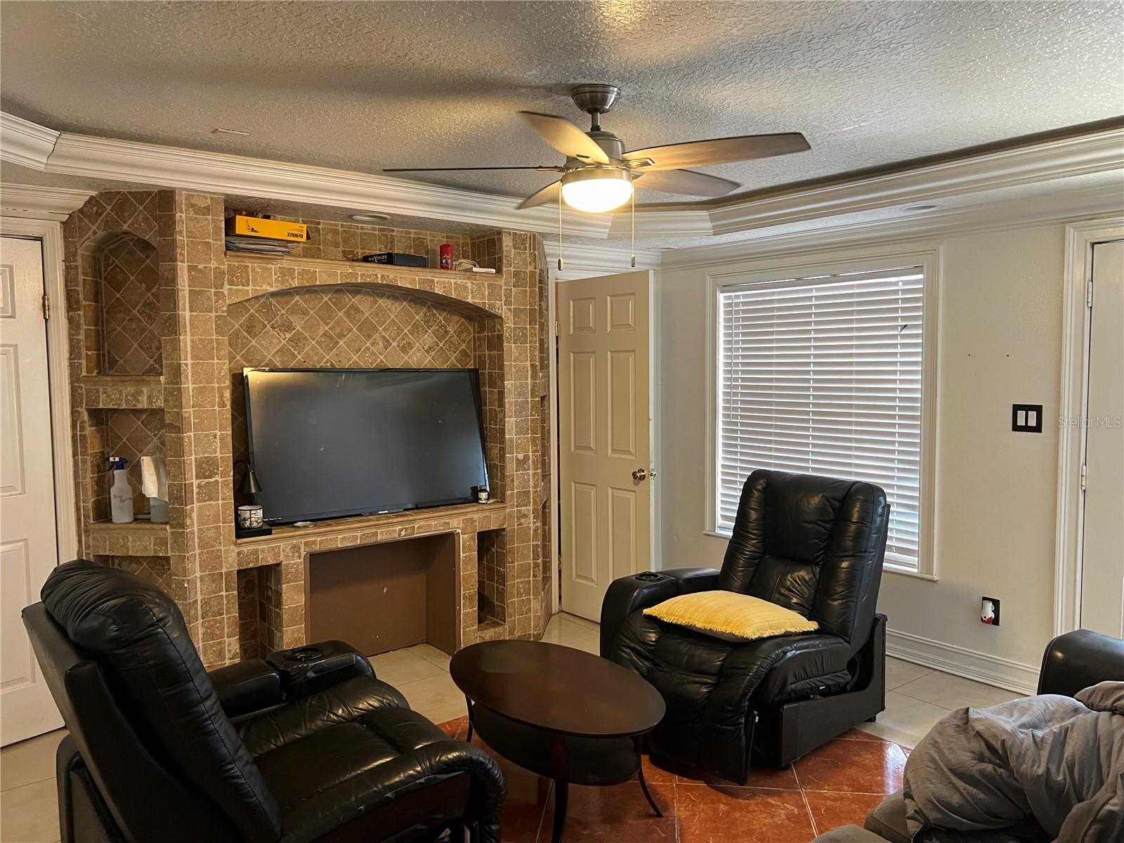 WINSTON PARK UNIT 3 - Residential Income