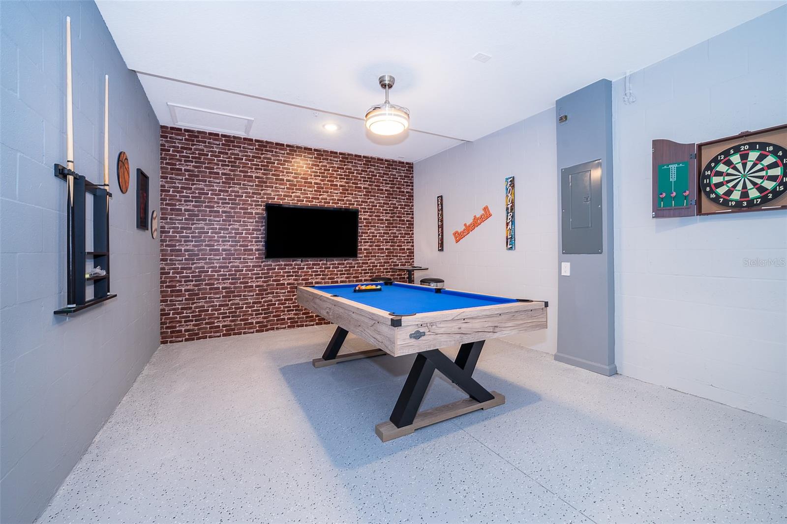 CHAMPIONS GATE - Residential