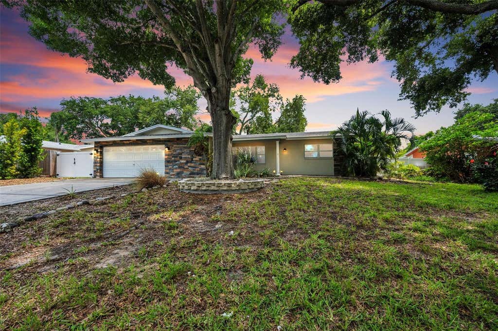 Photo of 13760 87th Place, Seminole, FL 33776 (MLS # TB8535102)