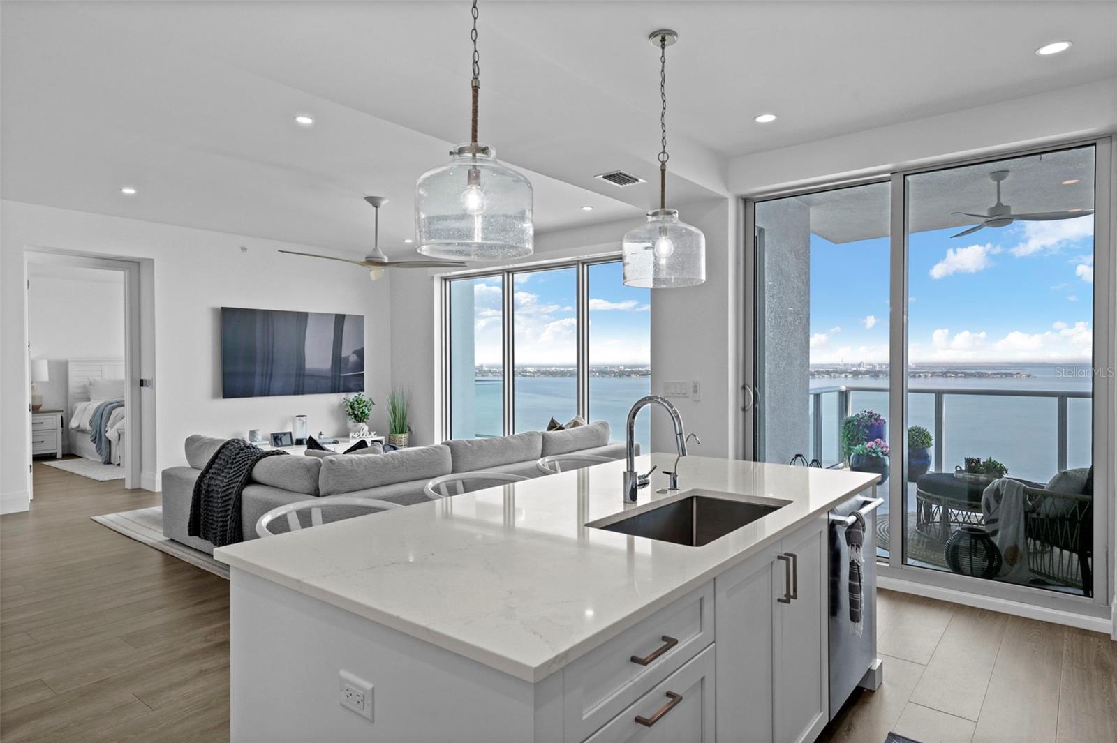 ALTURA BAYSHORE - Residential