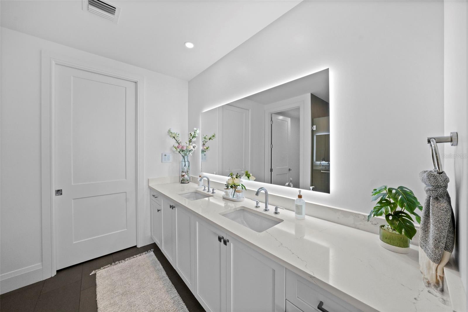 ALTURA BAYSHORE - Residential