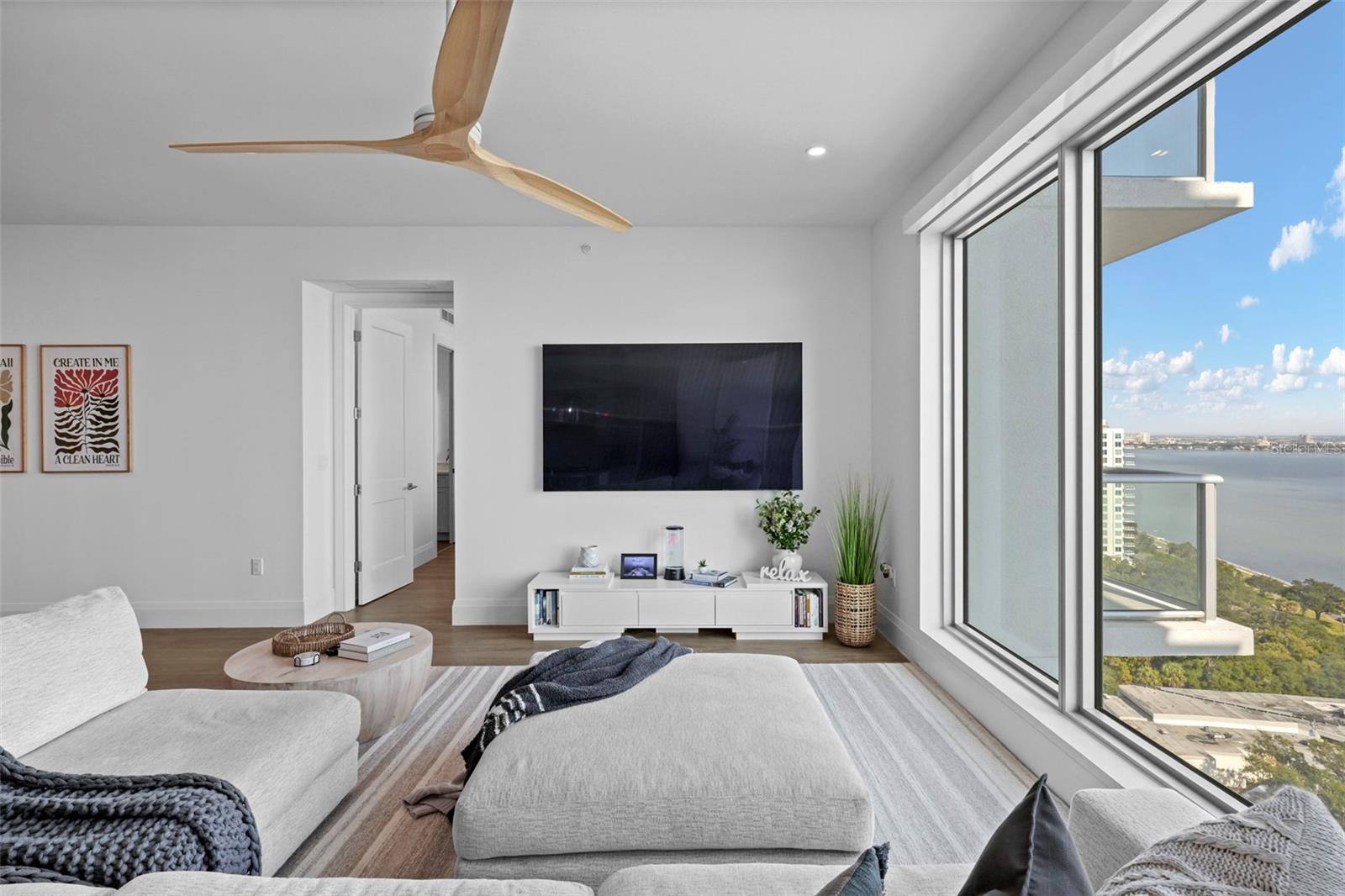 ALTURA BAYSHORE - Residential