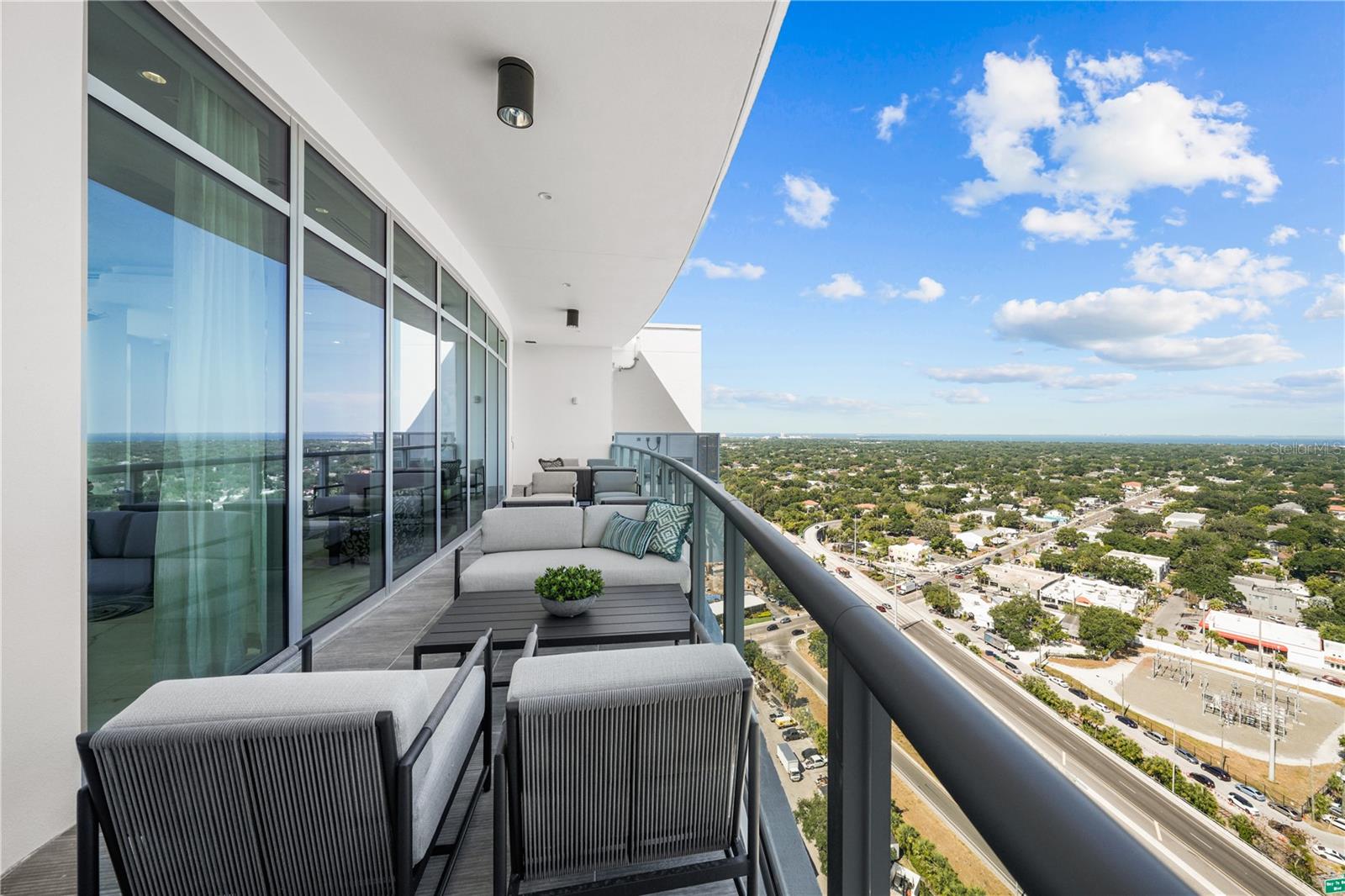 ALTURA BAYSHORE - Residential