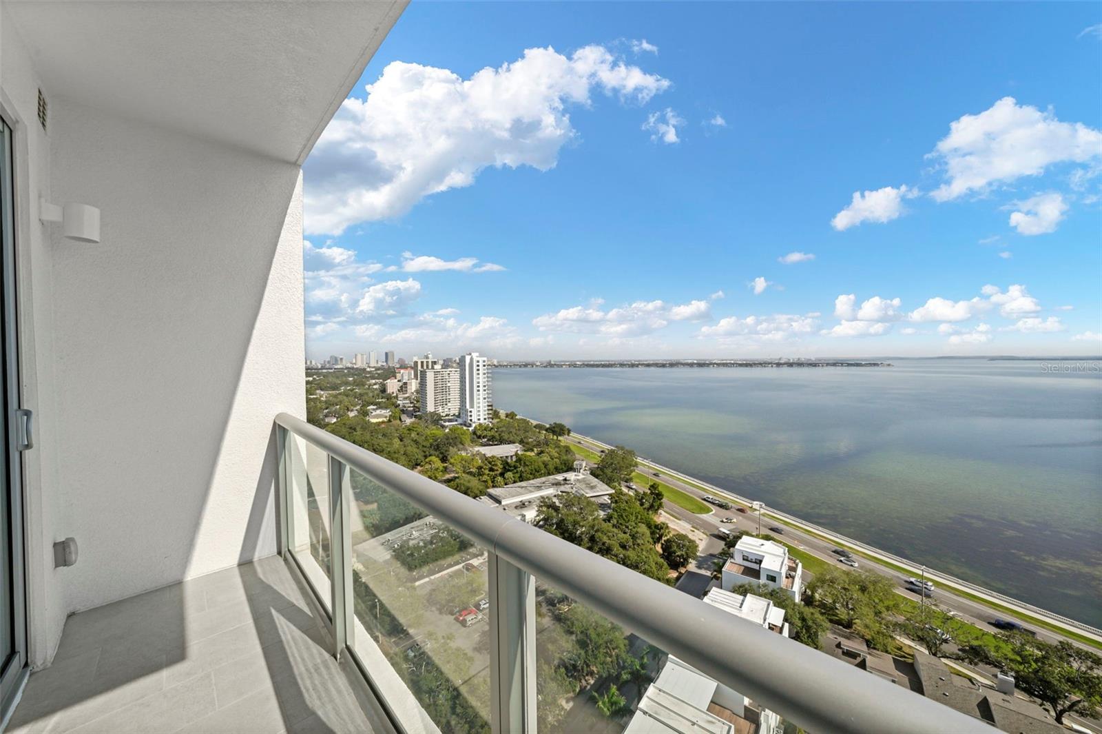 ALTURA BAYSHORE - Residential