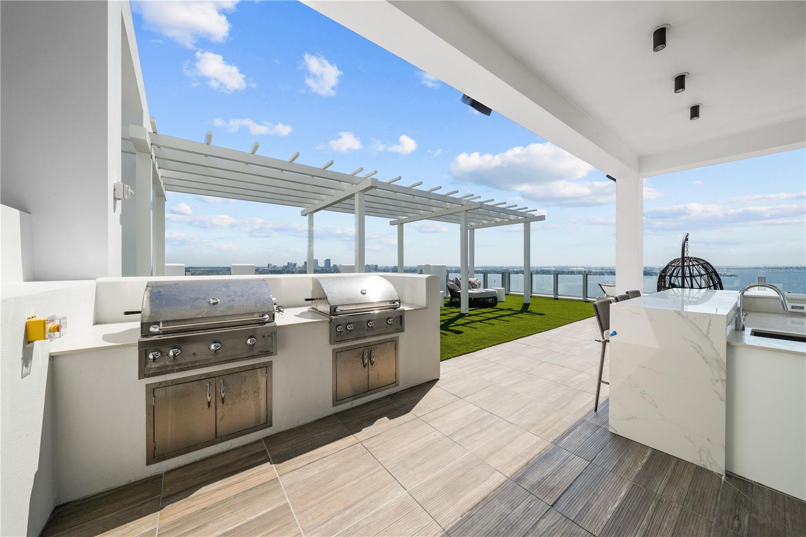 ALTURA BAYSHORE - Residential