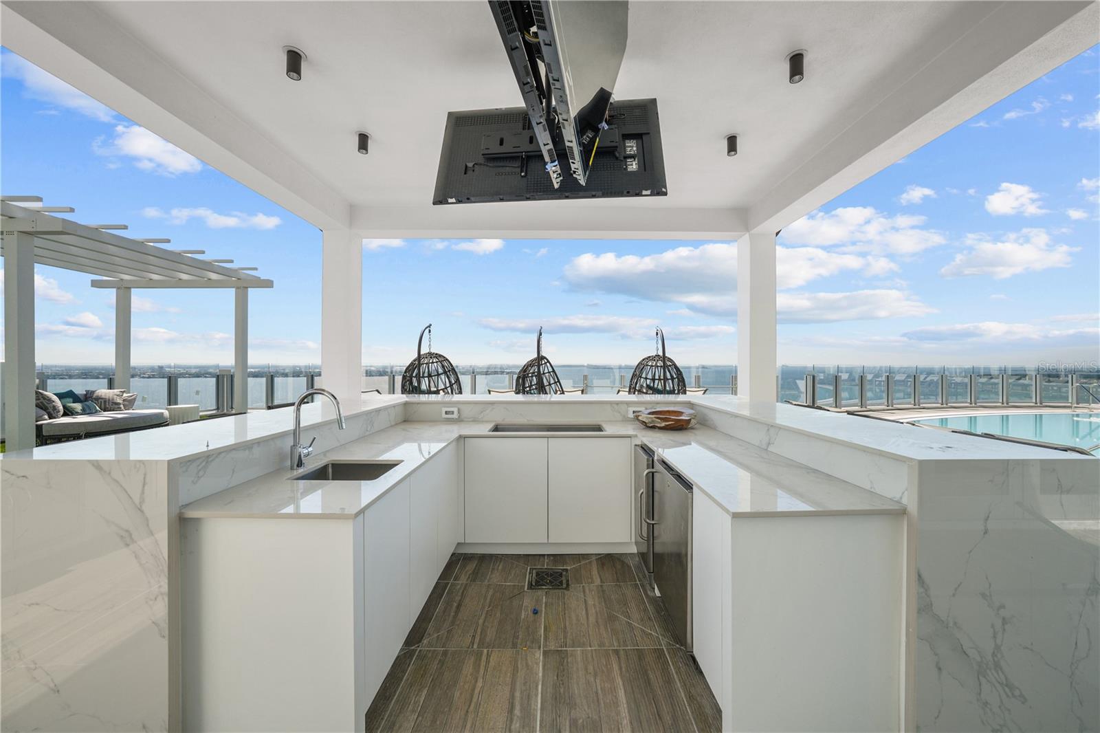 ALTURA BAYSHORE - Residential