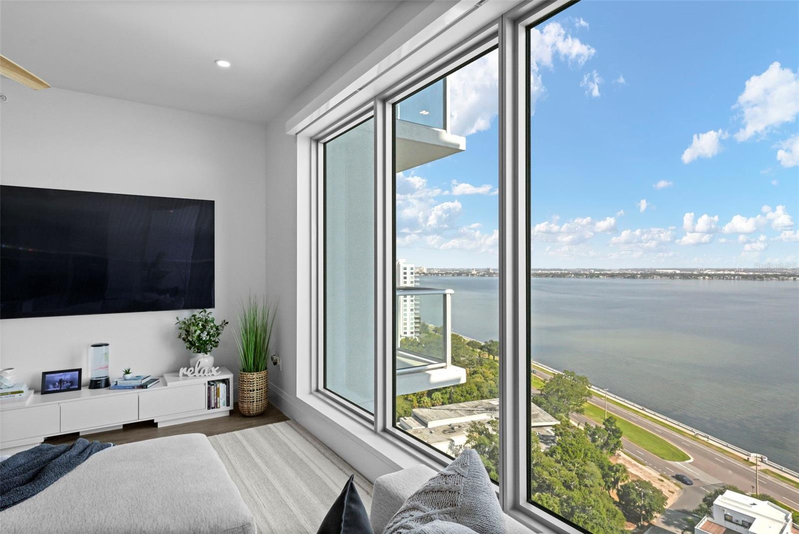 ALTURA BAYSHORE - Residential