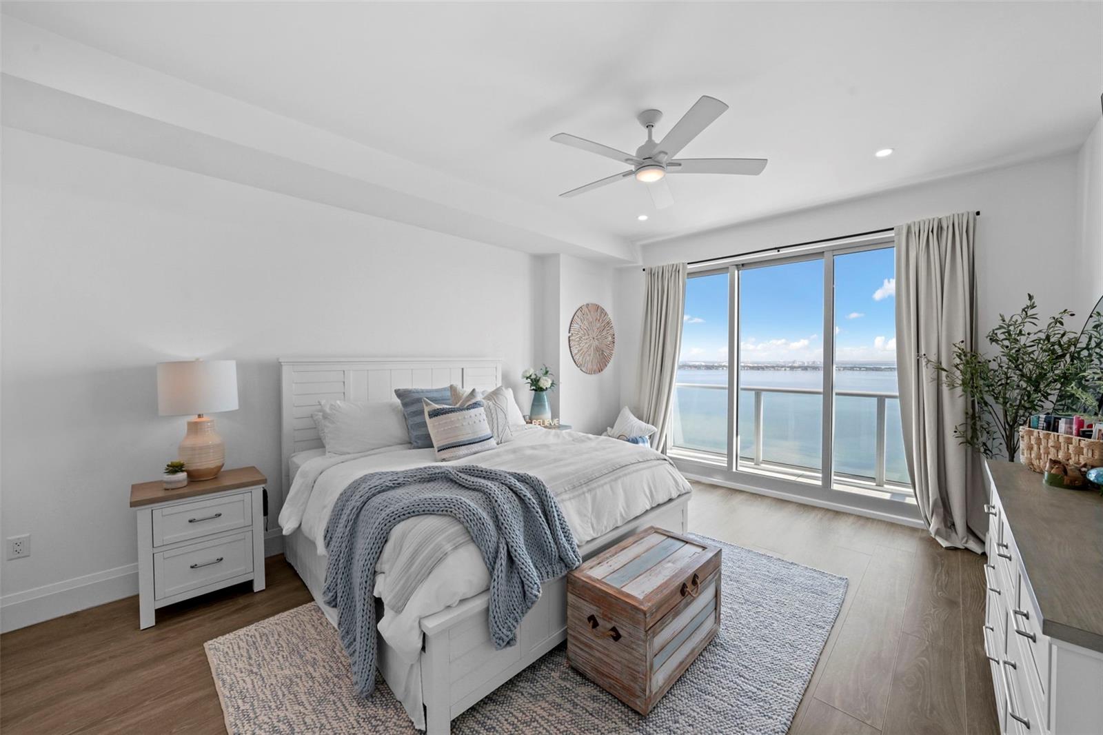 ALTURA BAYSHORE - Residential