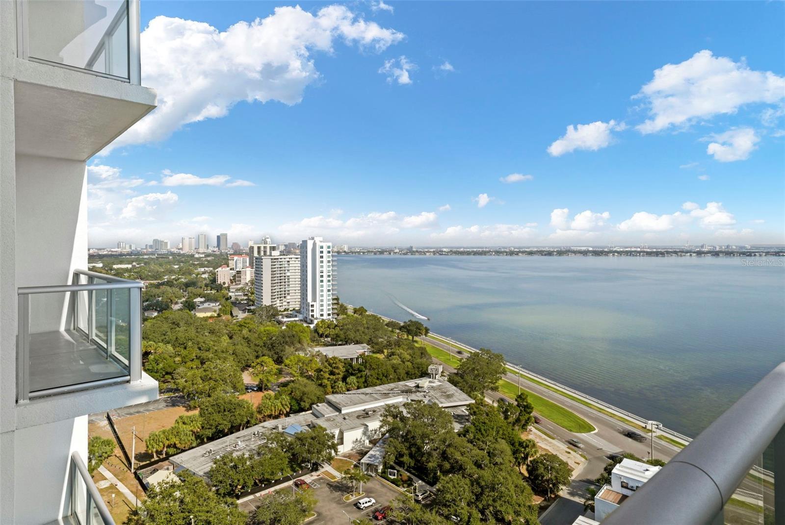 ALTURA BAYSHORE - Residential