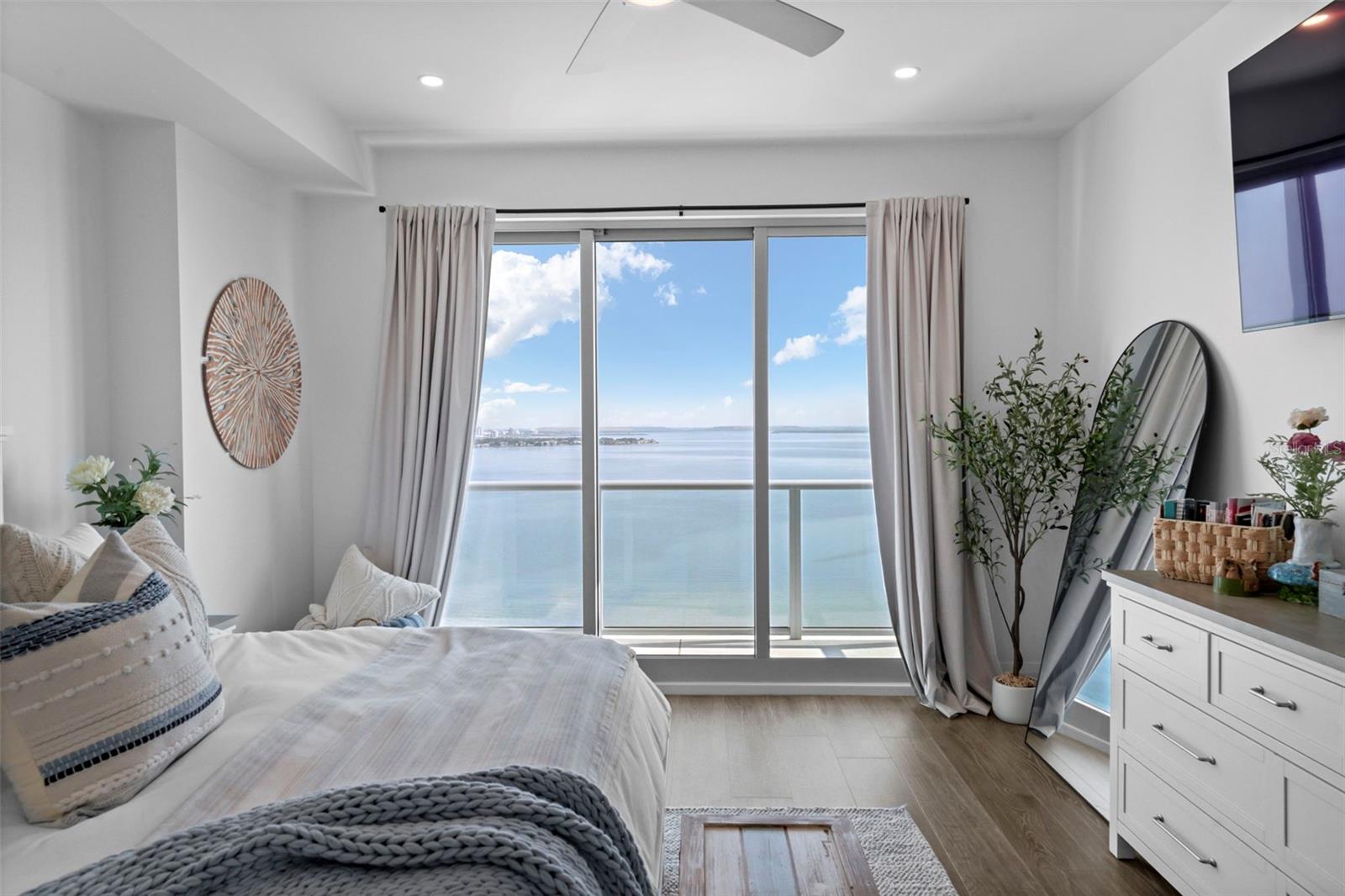 ALTURA BAYSHORE - Residential