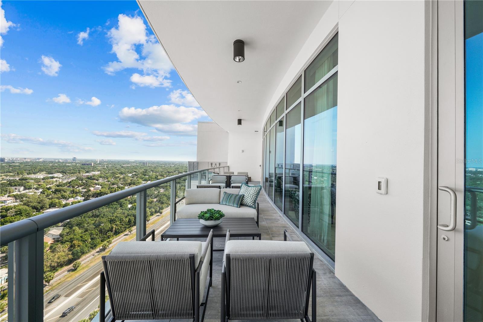 ALTURA BAYSHORE - Residential