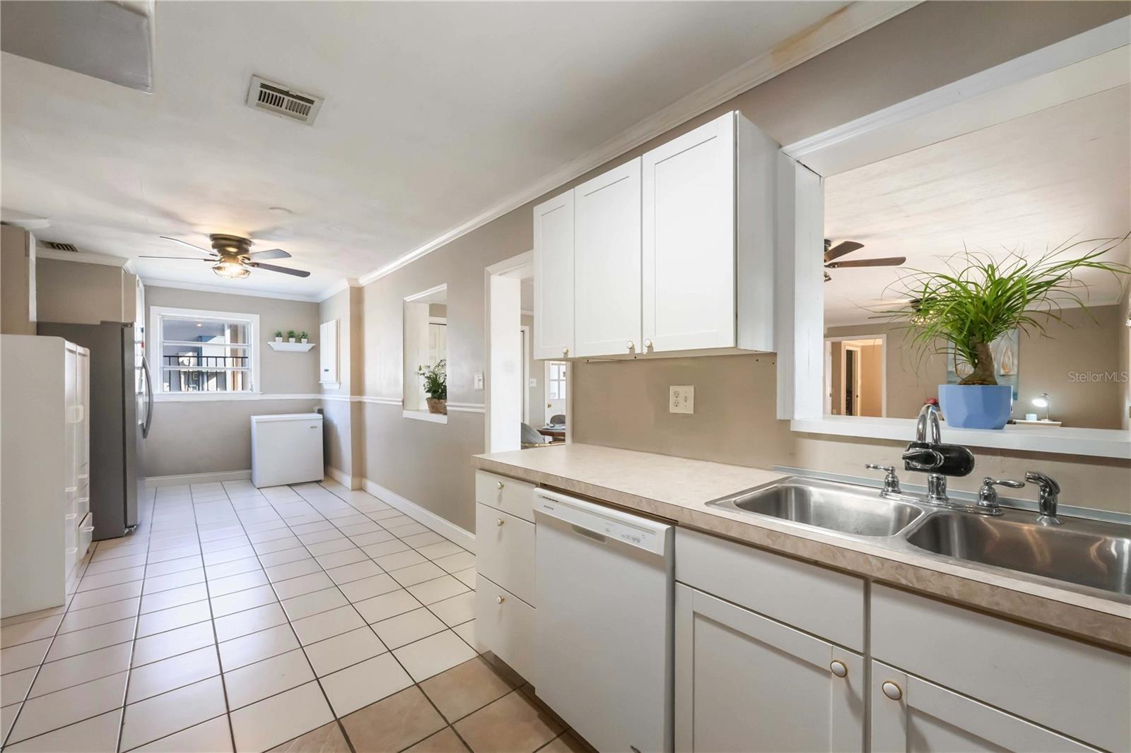 BEACH MANOR - Residential