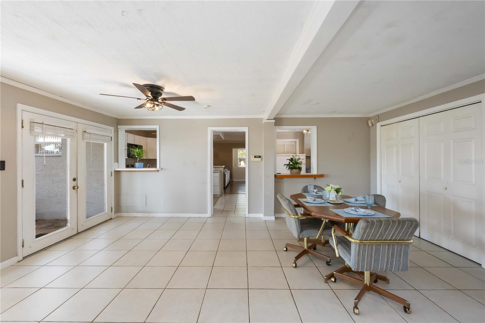 BEACH MANOR - Residential