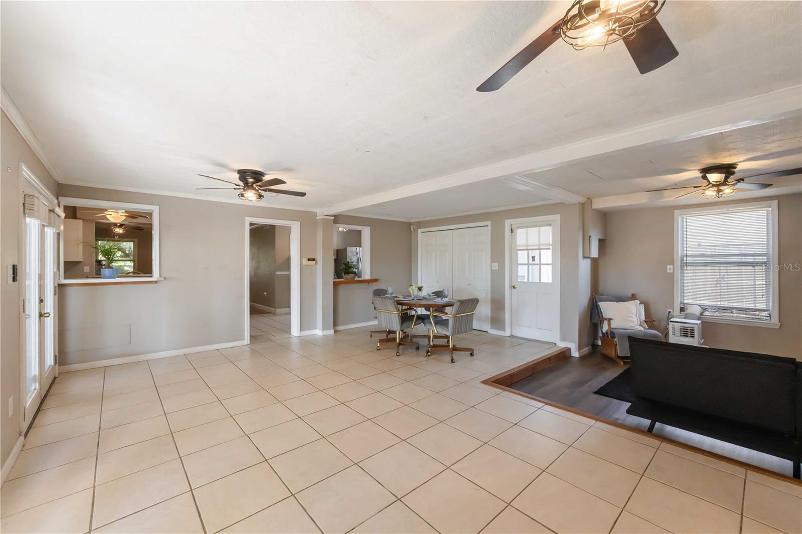 BEACH MANOR - Residential