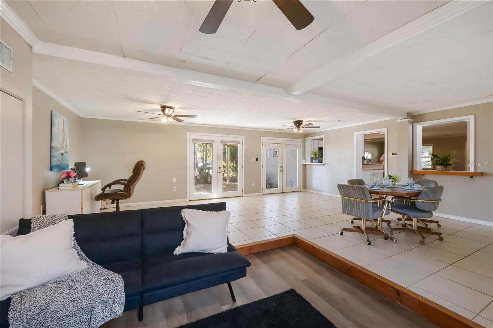 BEACH MANOR - Residential