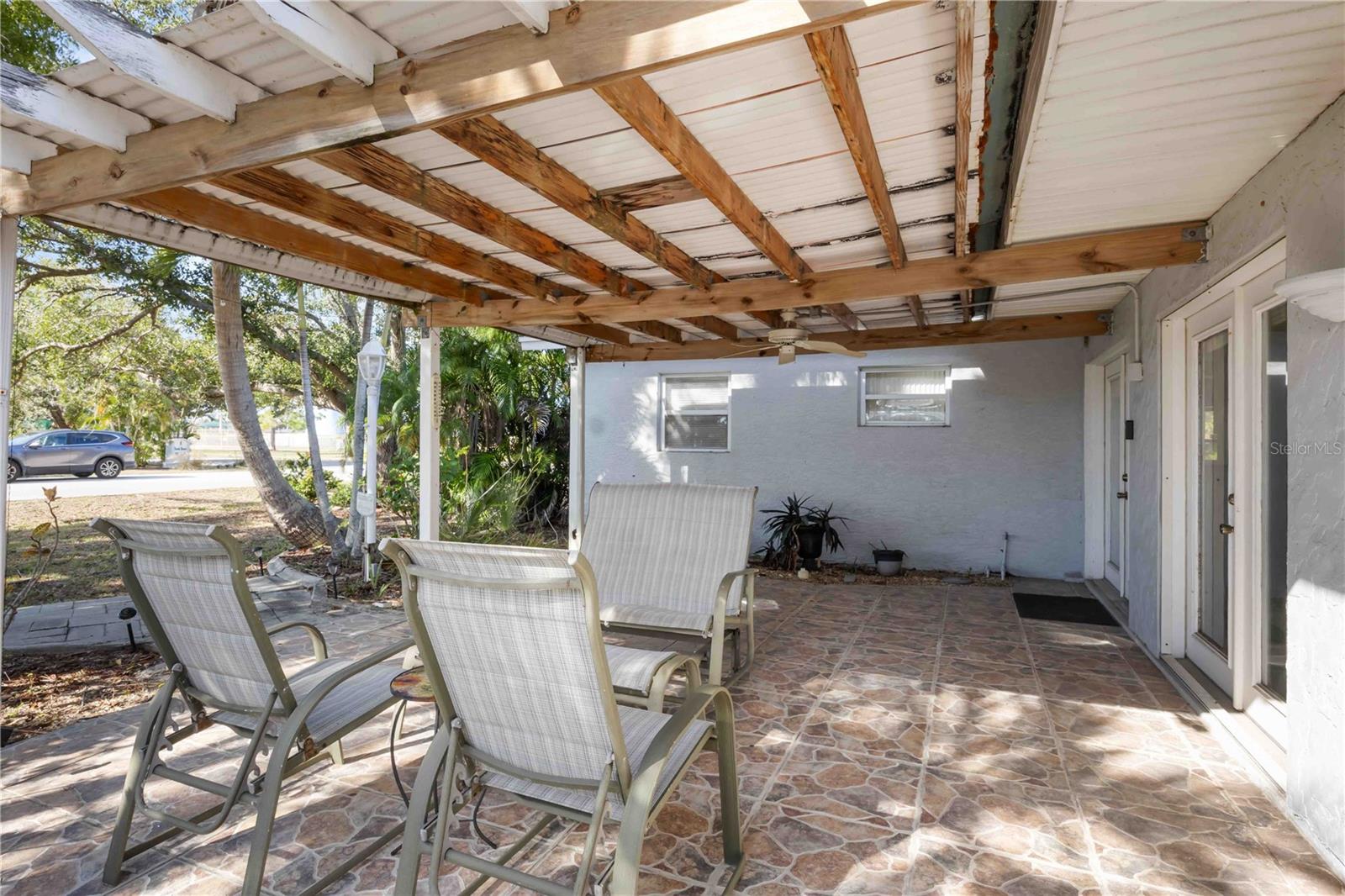 BEACH MANOR - Residential