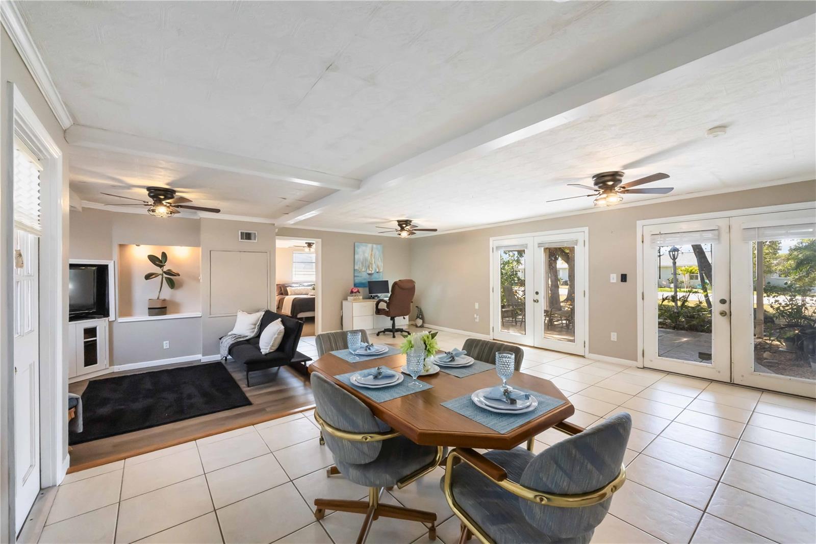 BEACH MANOR - Residential