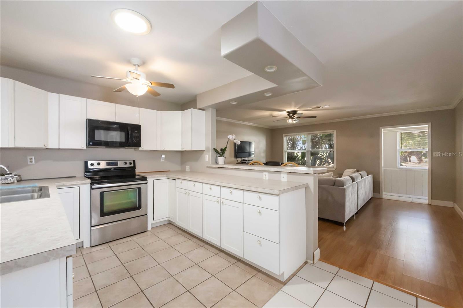 BEACH MANOR - Residential