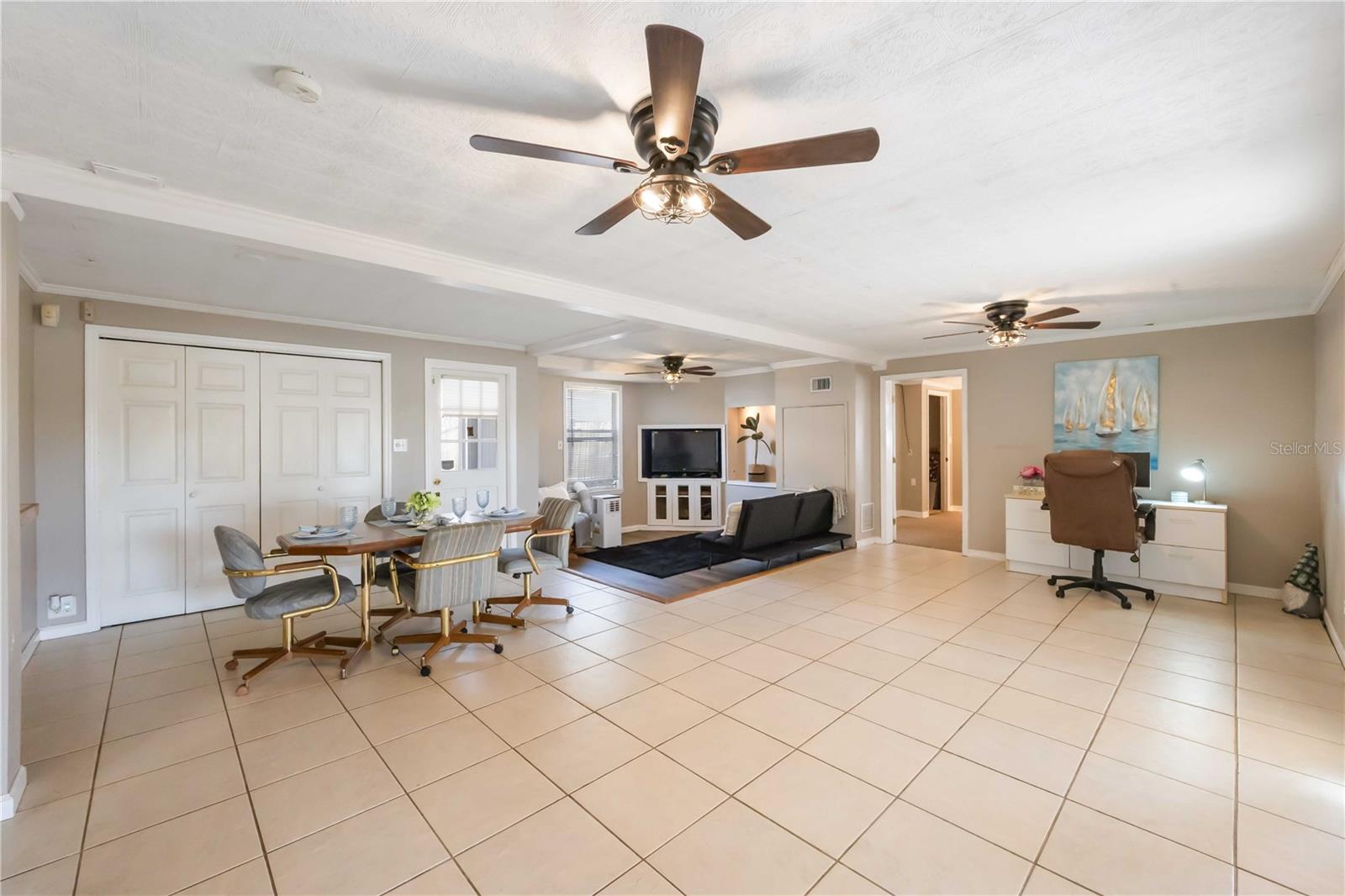 BEACH MANOR - Residential