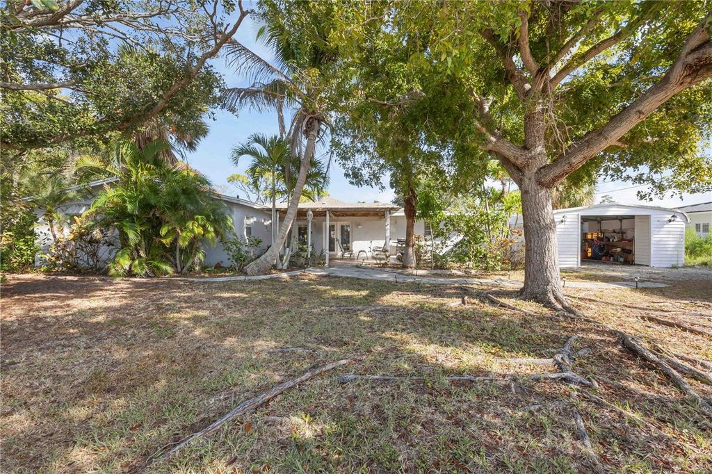 Photo of 300 Field Avenue E, Venice, FL 34285 (MLS # N6141881)