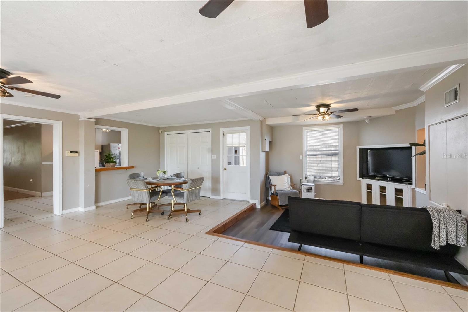 BEACH MANOR - Residential