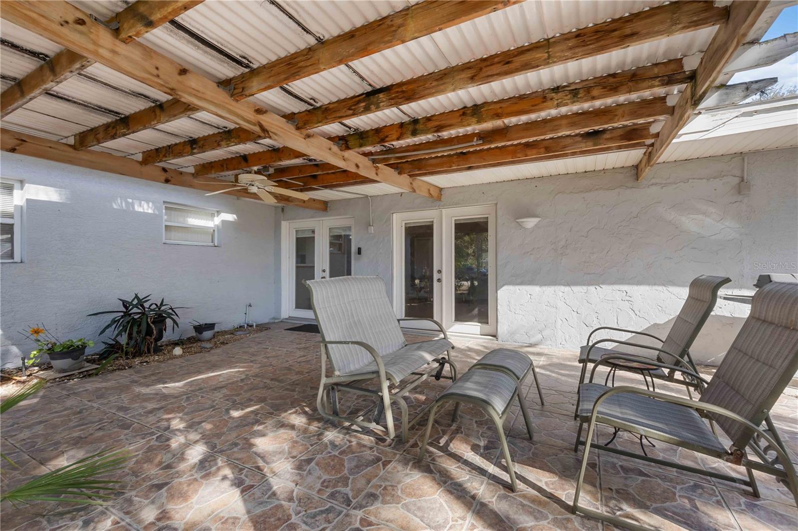 BEACH MANOR - Residential