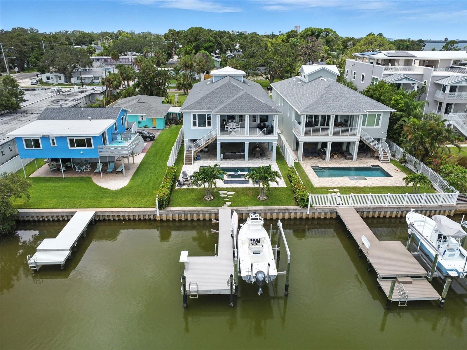 406 VENETIAN DRIVE