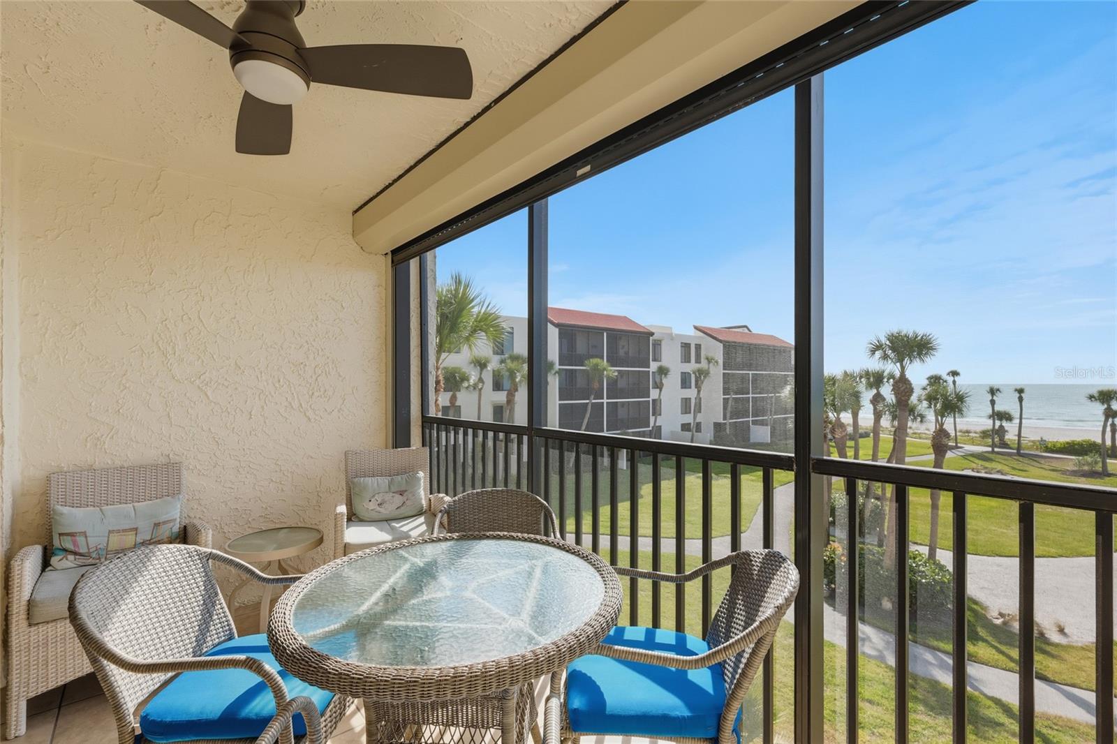 SEAPLACE III - Residential