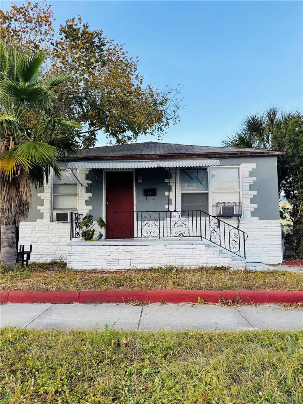 Photo of 2905 W Chestnut Street, Tampa, FL 33607 (MLS # TB8447249)