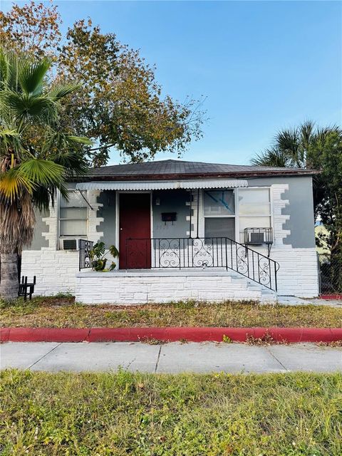 Photo of 2905 W Chestnut Street, Tampa, FL 33607 (MLS # TB8447249)