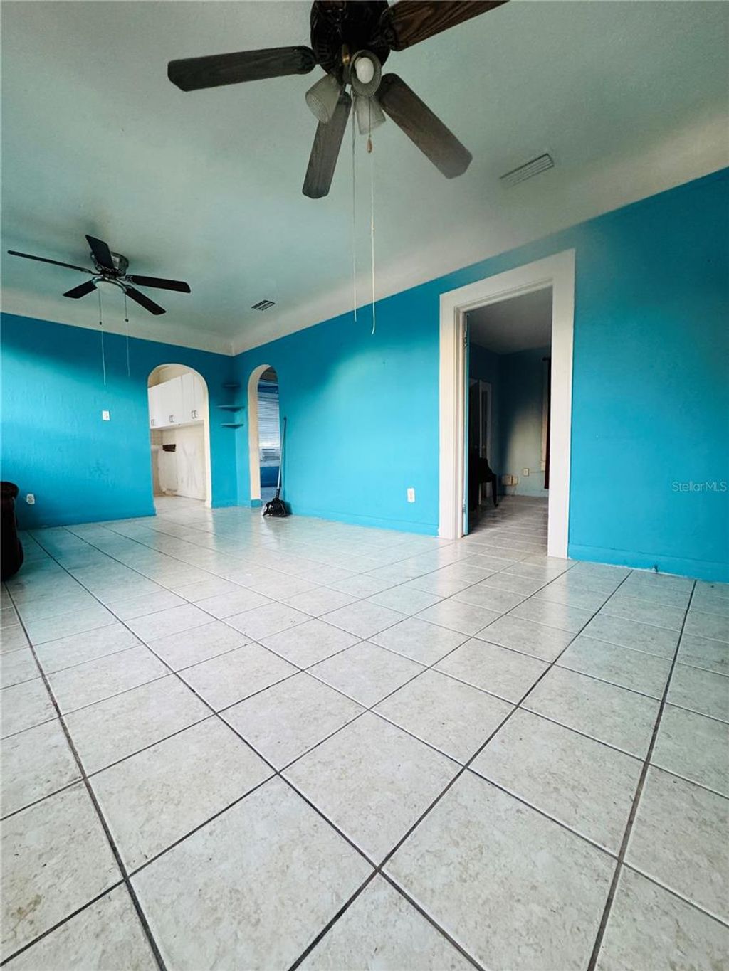 Photo of 2905 W Chestnut Street, Tampa, FL 33607 (MLS # TB8447249)