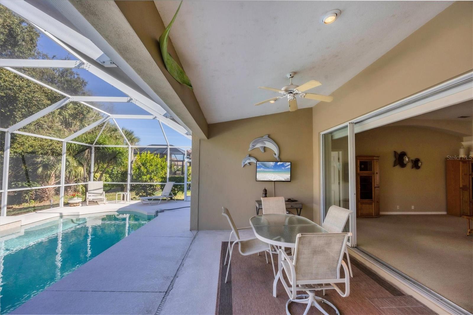 PELICAN POINTE GOLF & COUNTRY CLUB - Residential