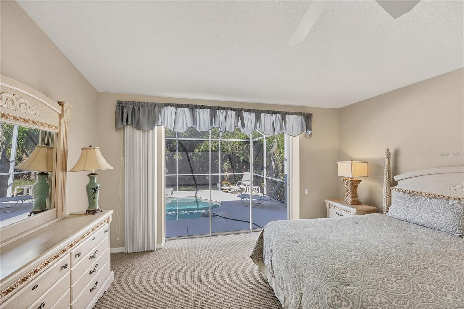 PELICAN POINTE GOLF & COUNTRY CLUB - Residential