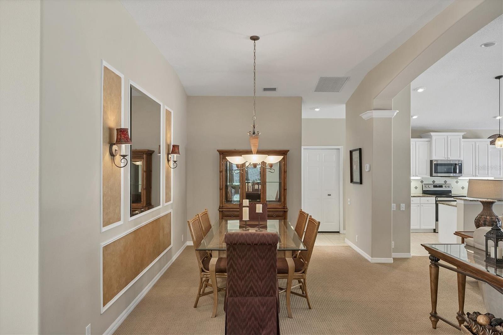 PELICAN POINTE GOLF & COUNTRY CLUB - Residential