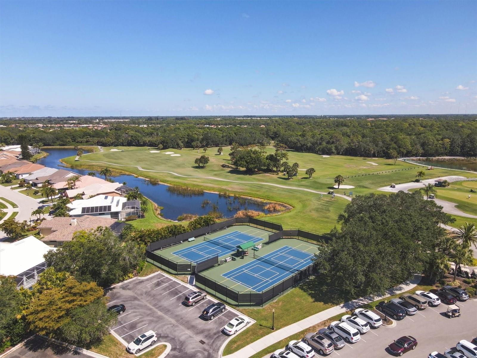 PELICAN POINTE GOLF & COUNTRY CLUB - Residential