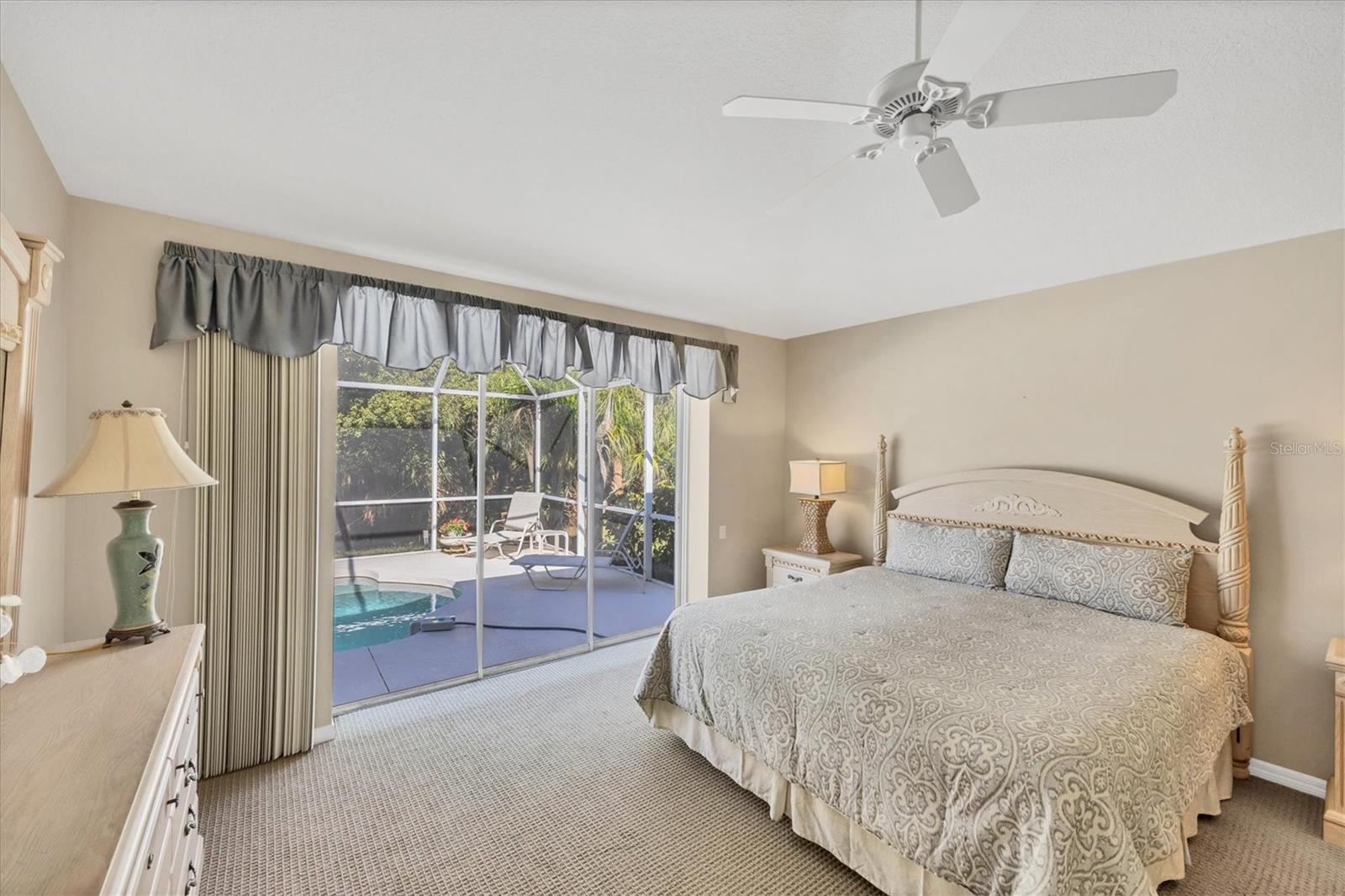 PELICAN POINTE GOLF & COUNTRY CLUB - Residential