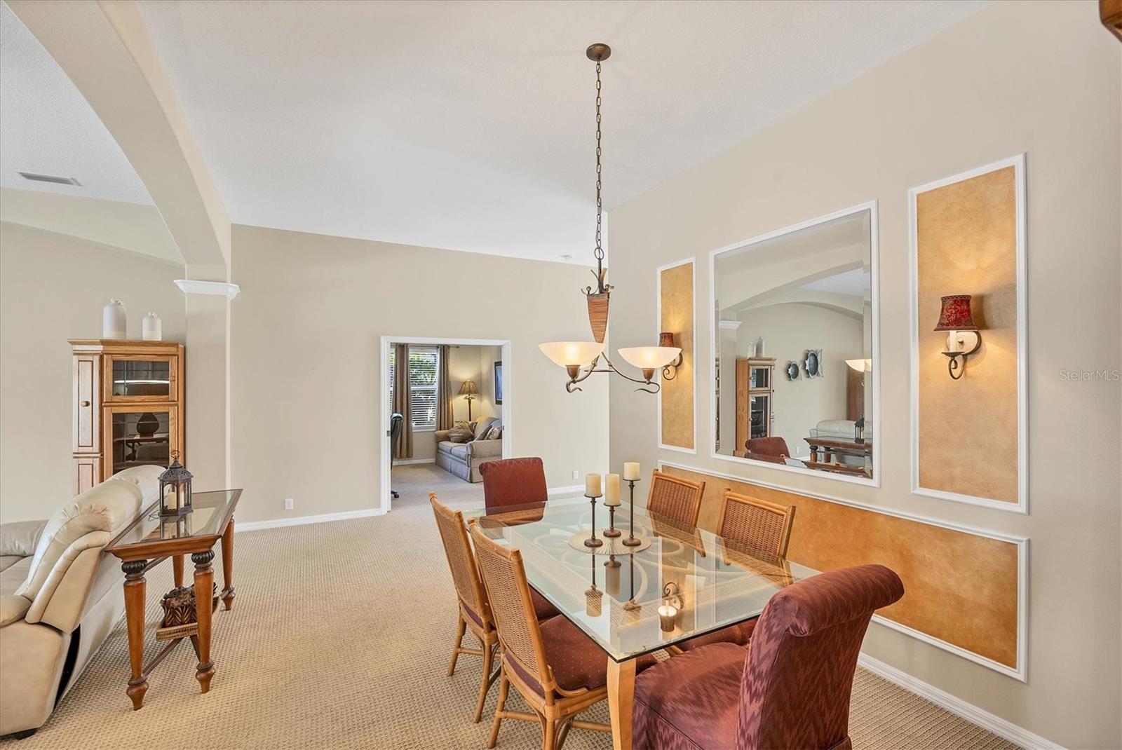 PELICAN POINTE GOLF & COUNTRY CLUB - Residential