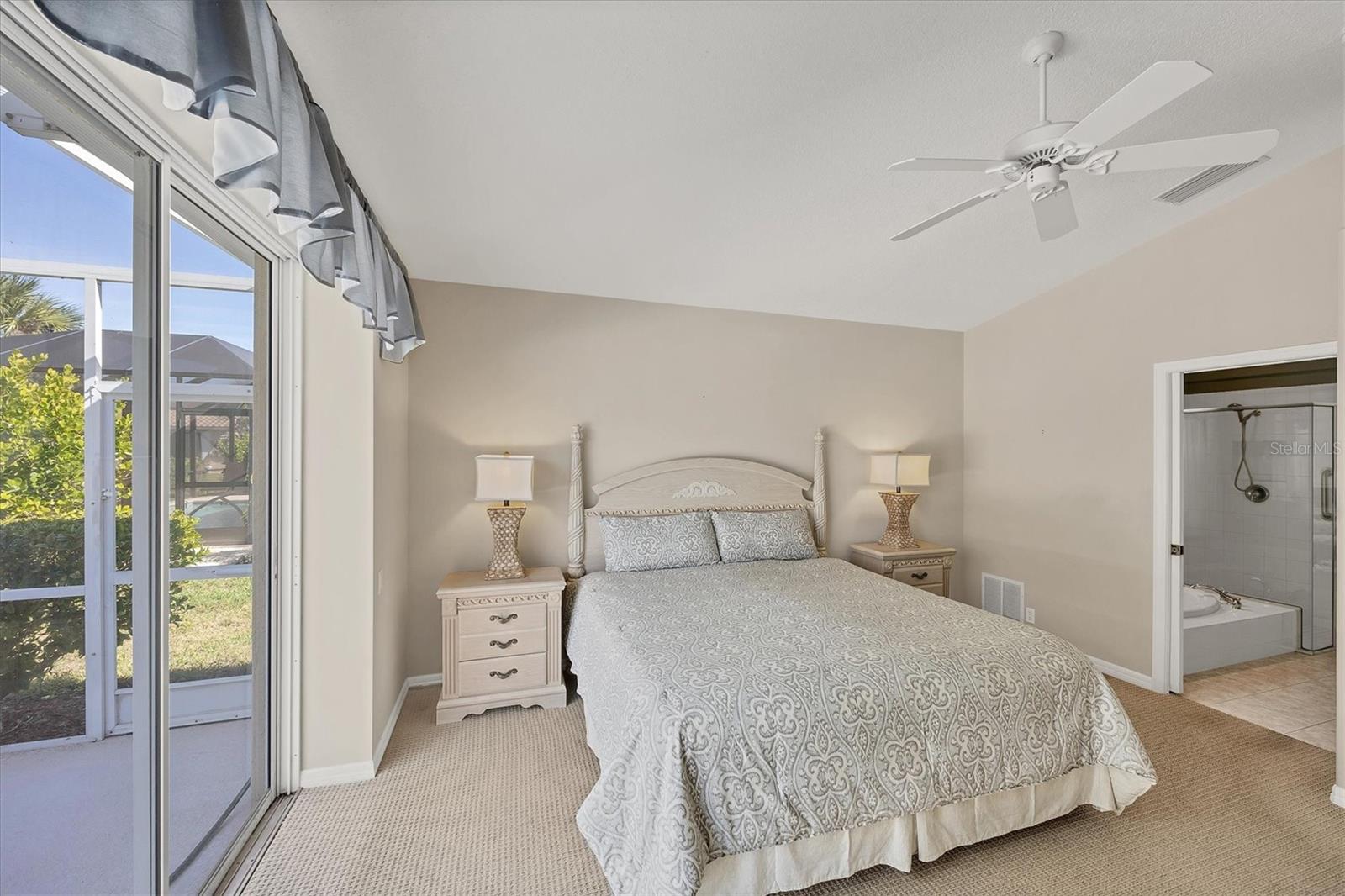 PELICAN POINTE GOLF & COUNTRY CLUB - Residential