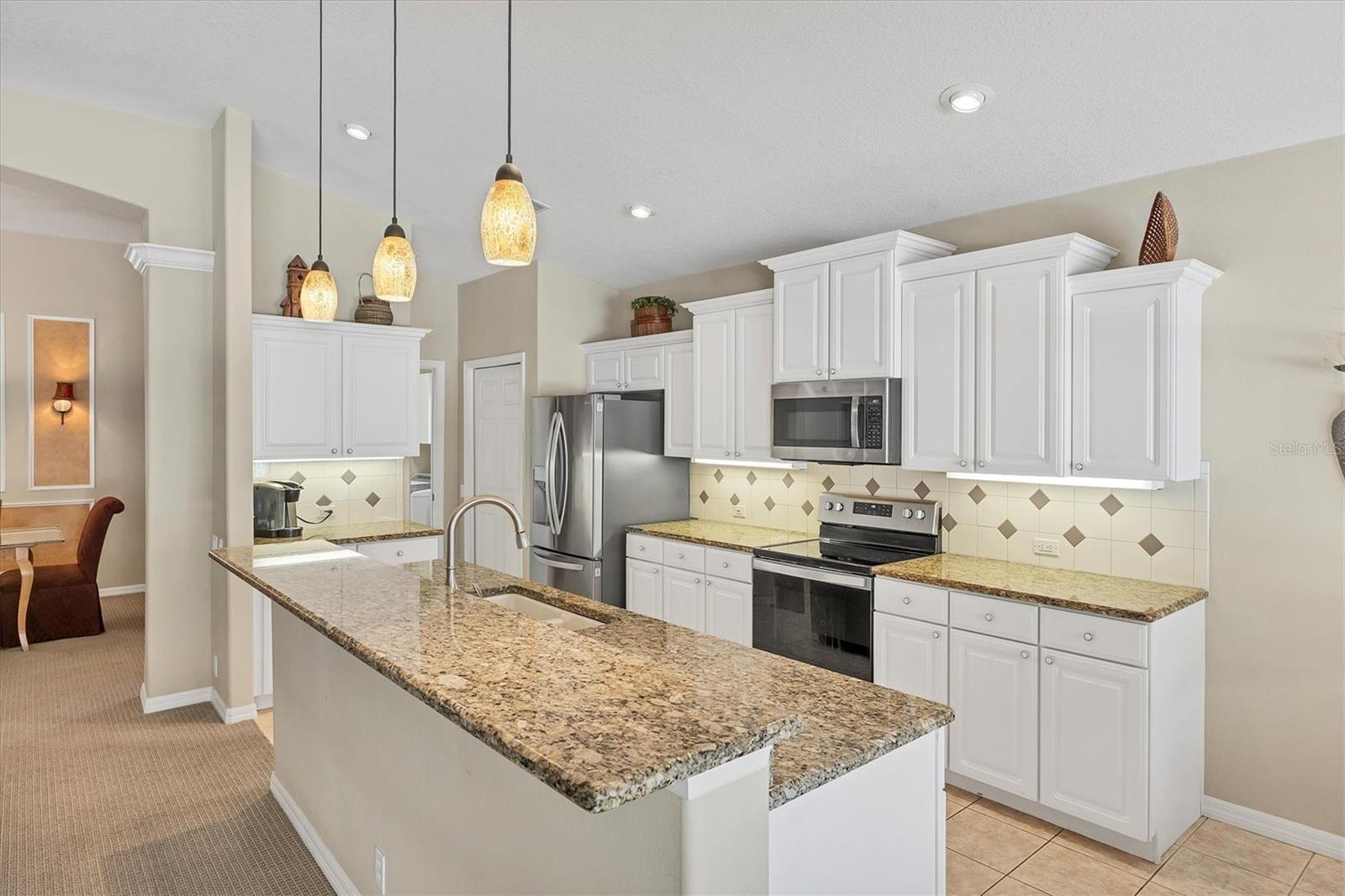 PELICAN POINTE GOLF & COUNTRY CLUB - Residential