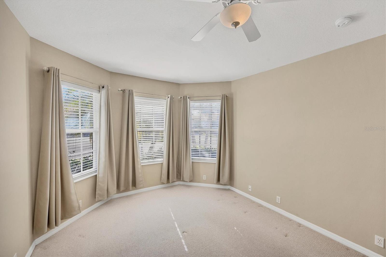 PELICAN POINTE GOLF & COUNTRY CLUB - Residential