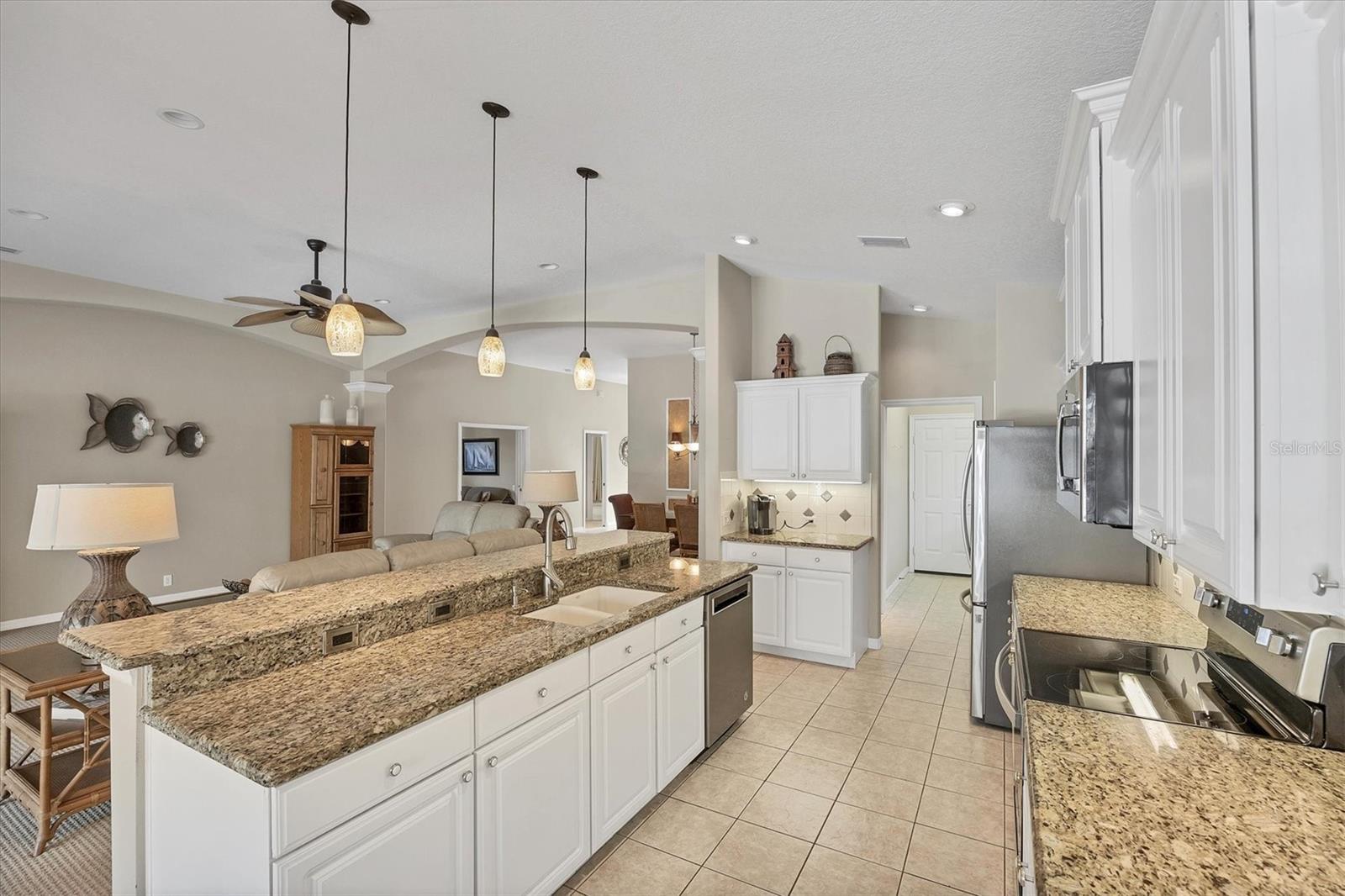 PELICAN POINTE GOLF & COUNTRY CLUB - Residential