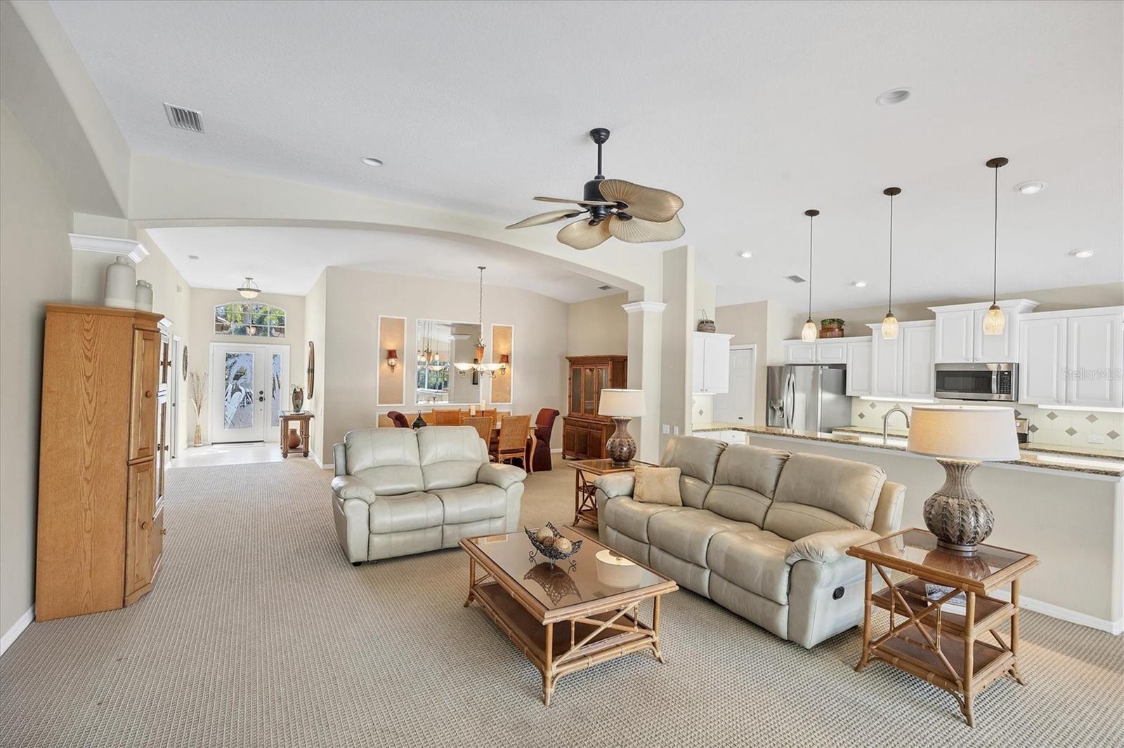 PELICAN POINTE GOLF & COUNTRY CLUB - Residential