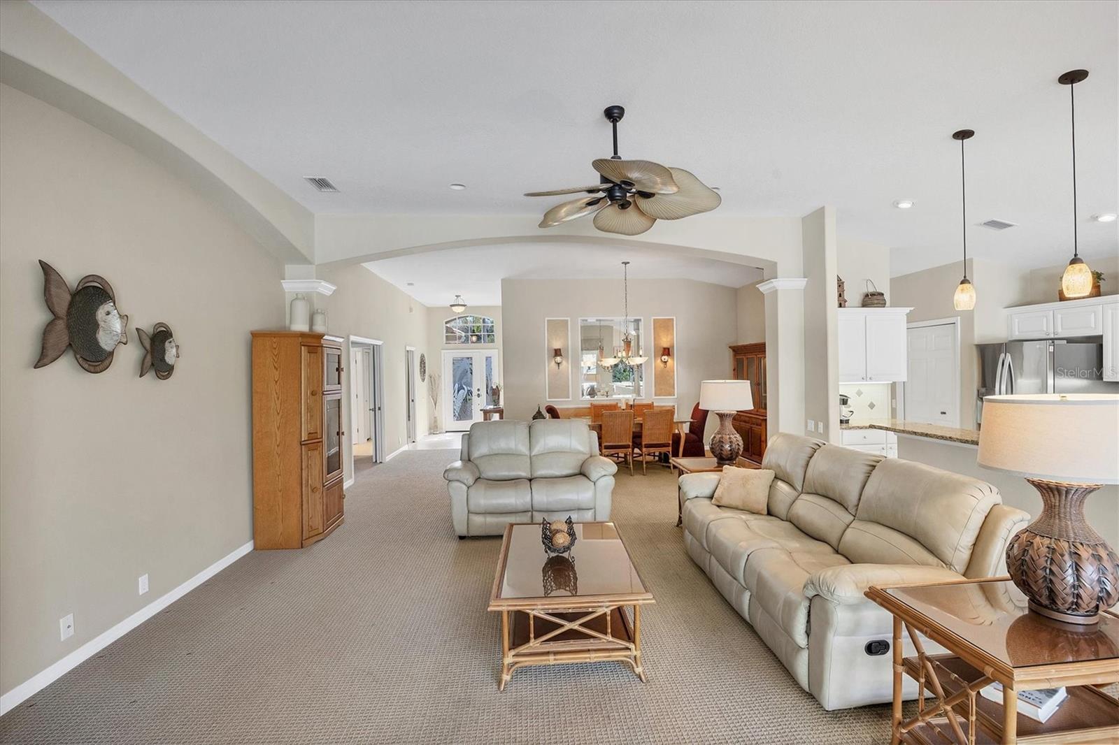 PELICAN POINTE GOLF & COUNTRY CLUB - Residential