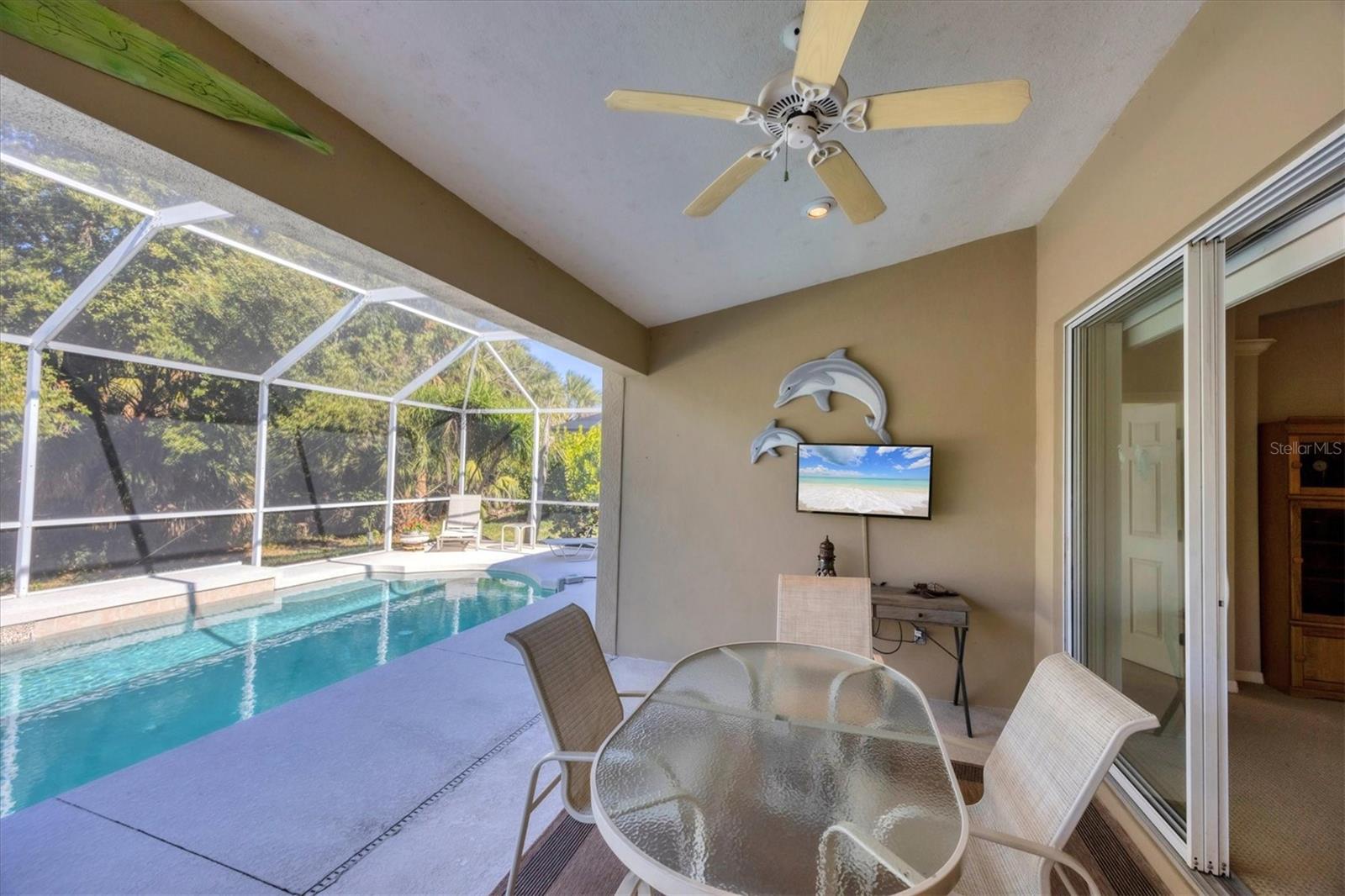 PELICAN POINTE GOLF & COUNTRY CLUB - Residential