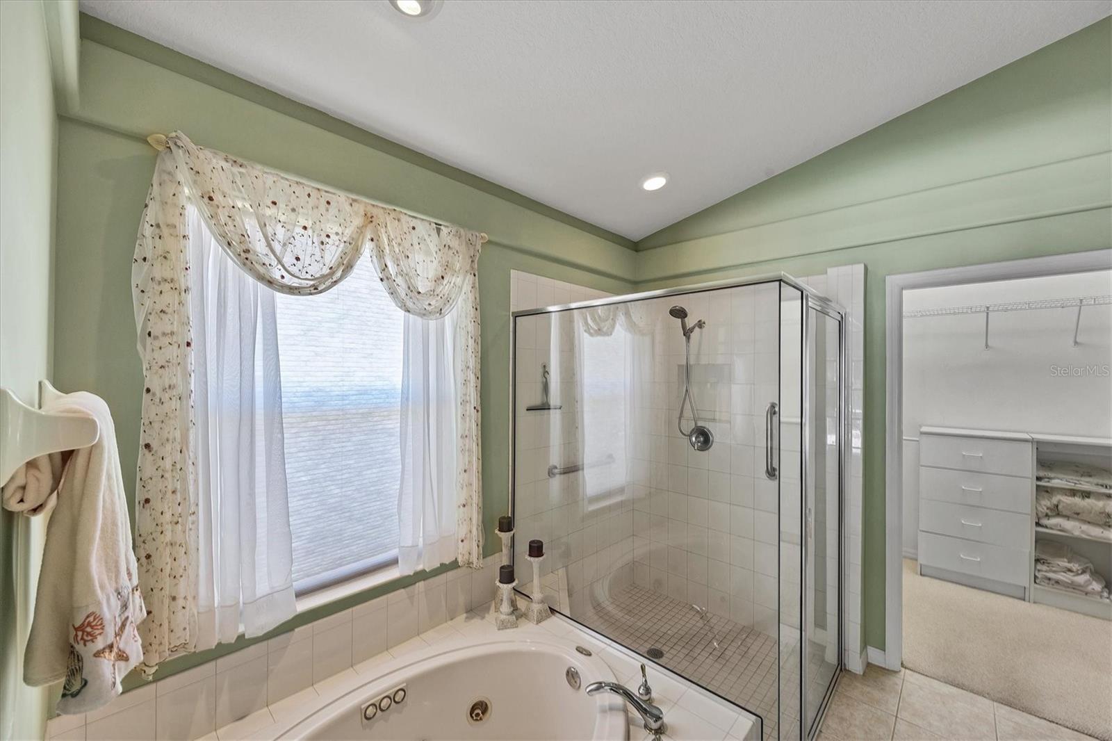 PELICAN POINTE GOLF & COUNTRY CLUB - Residential