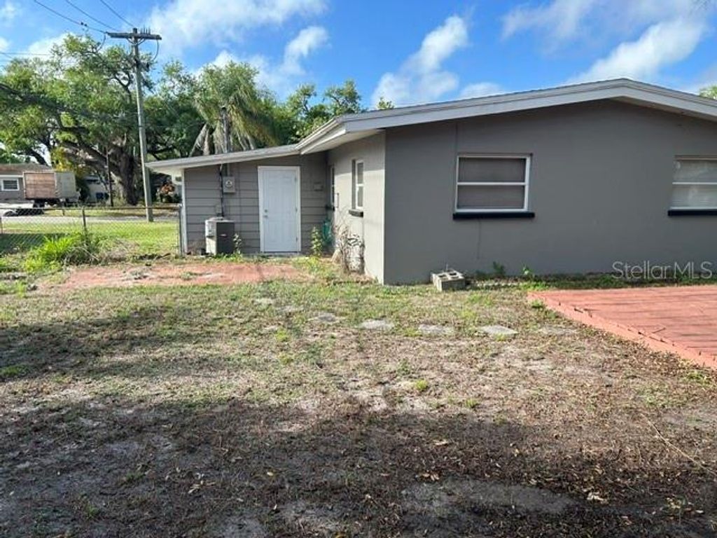 Photo of 3707 Schwalbe Drive, Sarasota, FL 34235 (MLS # A4688757)